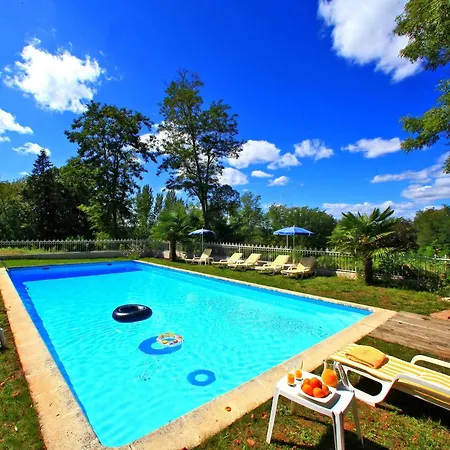 Hotel Logis Restaurant Chateau Bellevue 3*