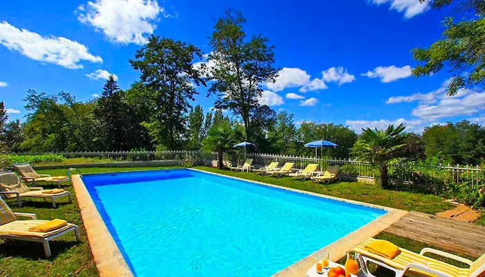 Hotel Logis Restaurant Château Bellevue 3*