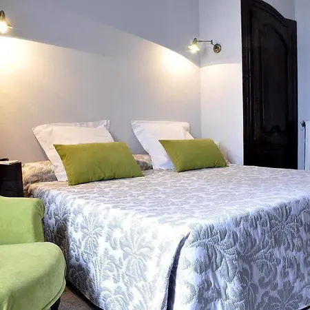 Logis Restaurant Chateau Bellevue فندق