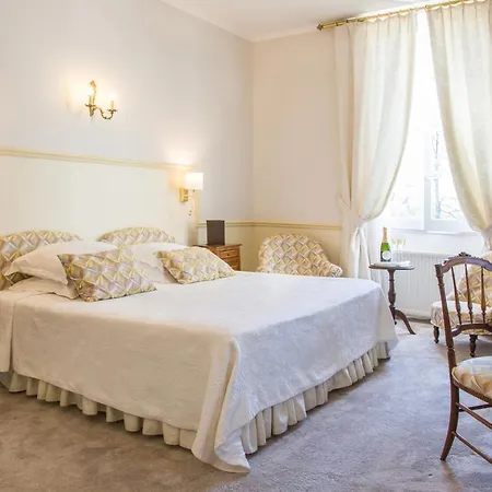 Logis Restaurant Chateau Bellevue فندق